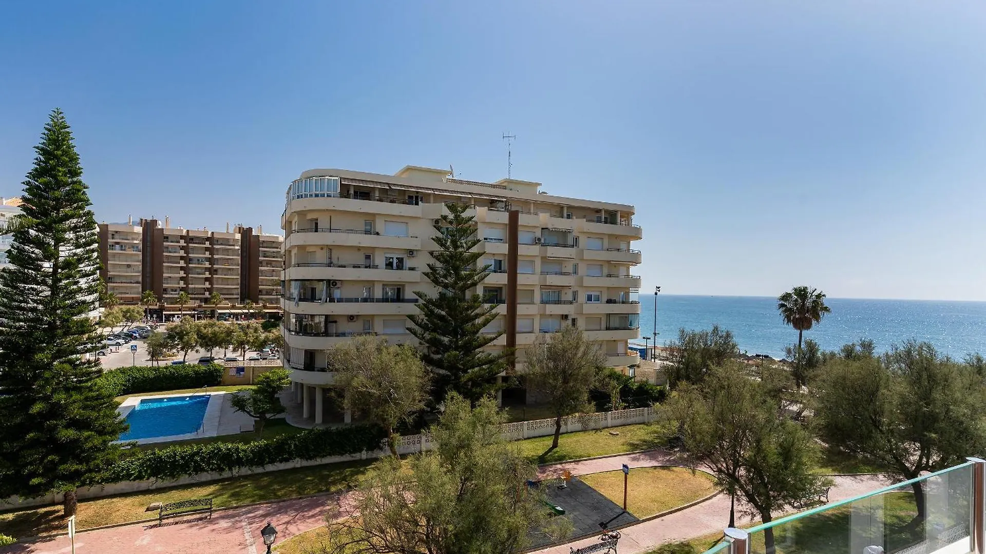 Blonzu Dominicana Fuengirola 0*,
