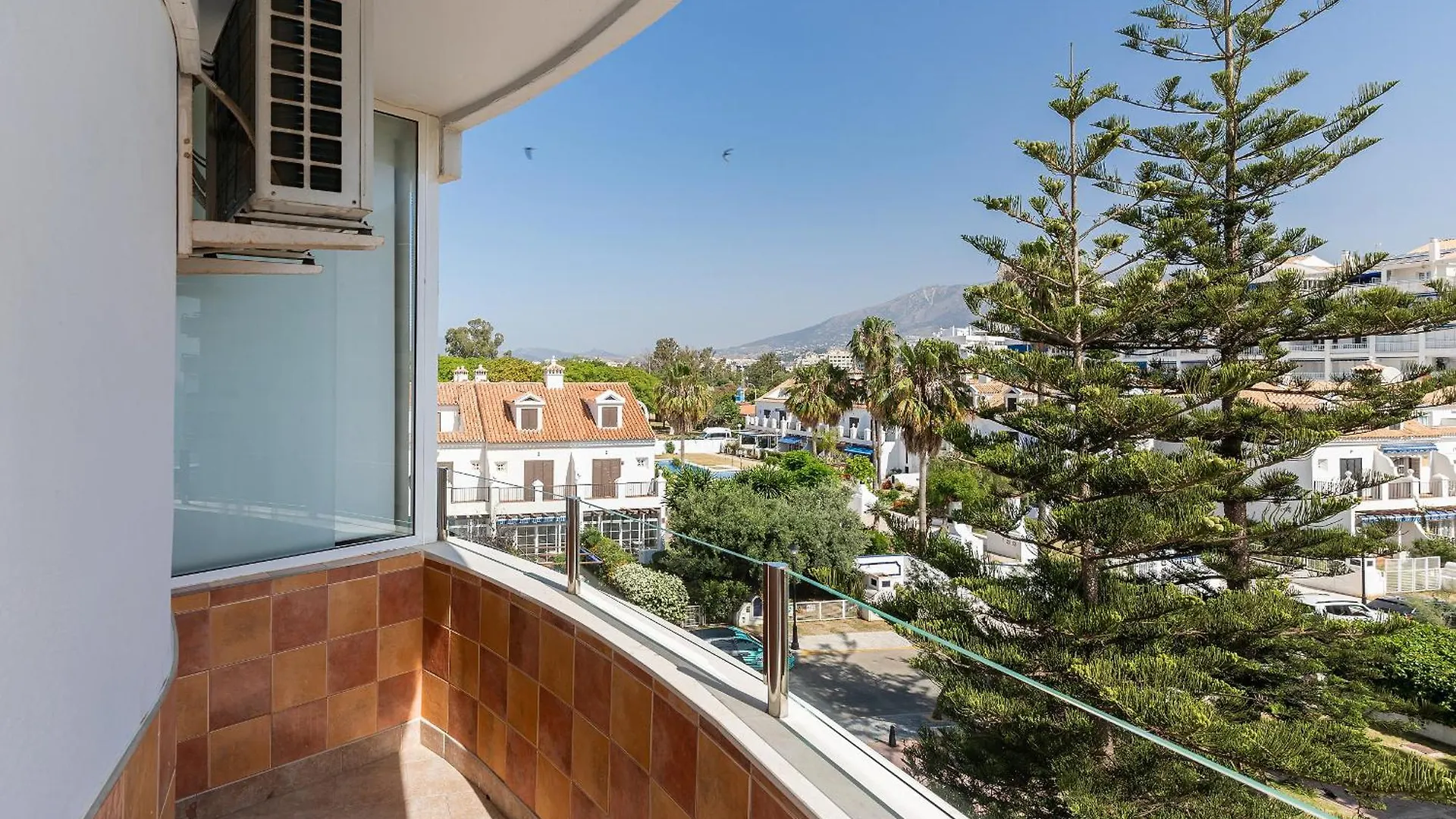 Blonzu Dominicana Fuengirola 0*,  Spain